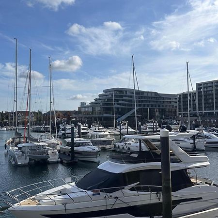 Ocean Village Marina 2 Bedroom Apartment With Balcony! Southampton Buitenkant foto