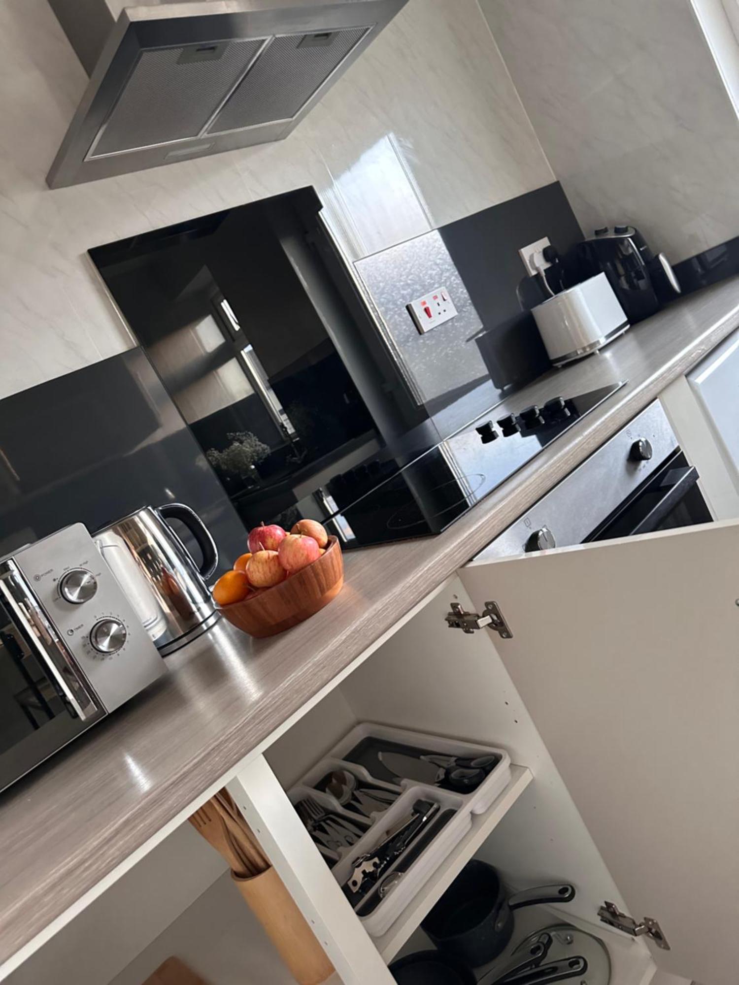 Ocean Village Marina 2 Bedroom Apartment With Balcony! Southampton Buitenkant foto