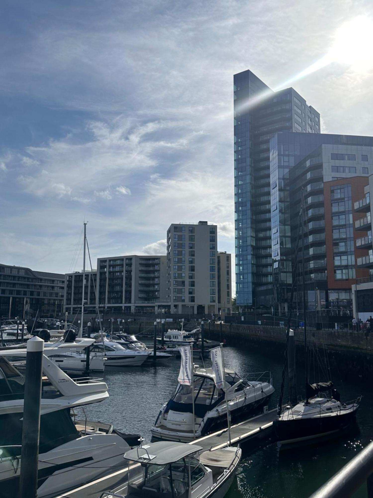 Ocean Village Marina 2 Bedroom Apartment With Balcony! Southampton Buitenkant foto